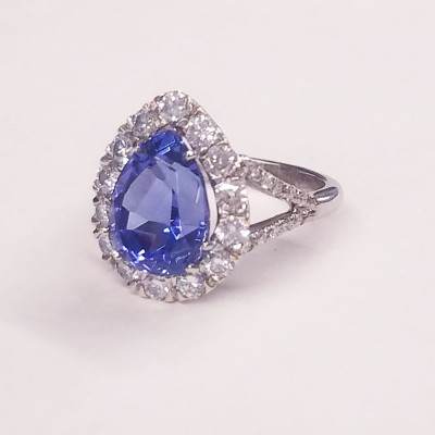 18K White Gold Tanzanite Gemstone Ring