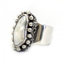Stick Pearl Ring From The Classic Collection
