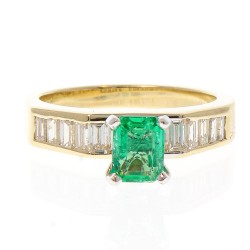 14K Yellow Gold Emerald Gemstone Ring