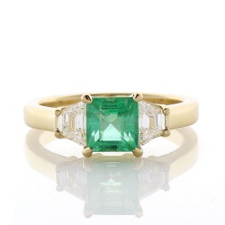 18K Yellow Gold Emerald Gemstone Ring